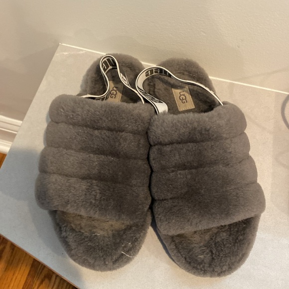 ugg slippers gray size 9 women’s - Picture 2 of 2